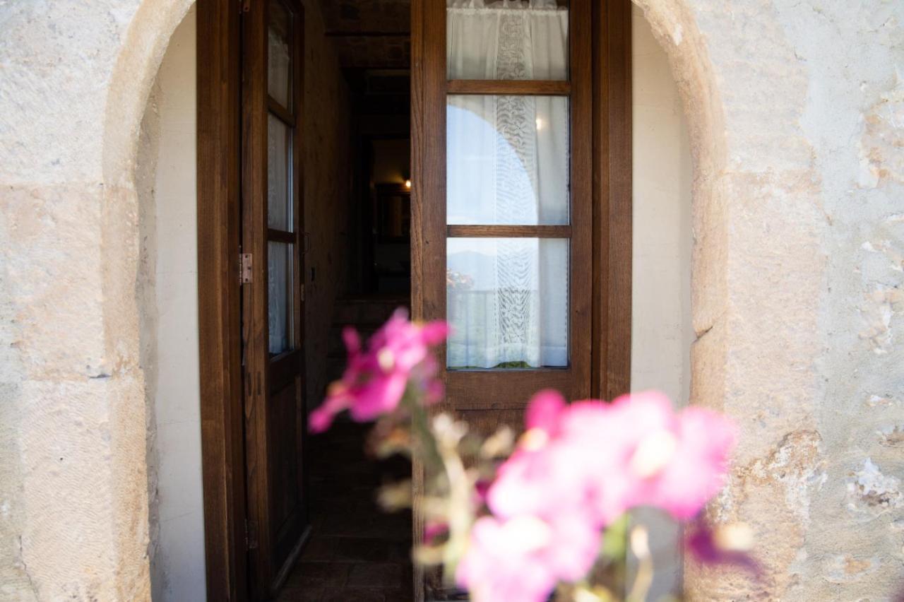 Charme In Perillis Bed & Breakfast Popoli Exterior photo